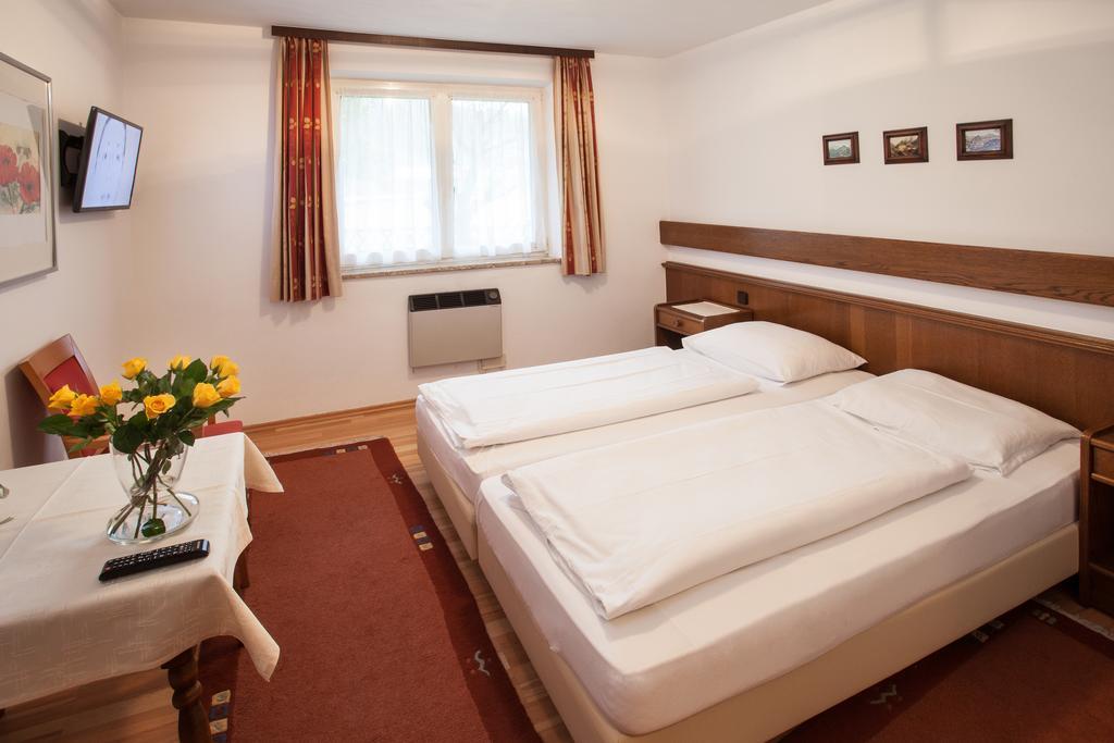 Gaestehaus Sunkler Golling an der Salzach Pokoj fotografie